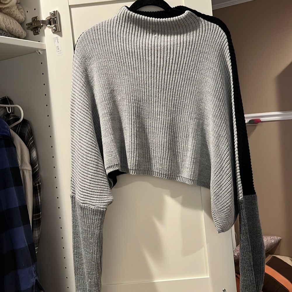 Womens color block cropped sweater